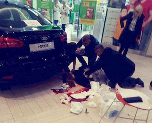 НАПАД У ПОЉСКОЈ: Мушкарац ножем повредио осам особа у шопинг центру; Полиција: Није повезано са тероризмом