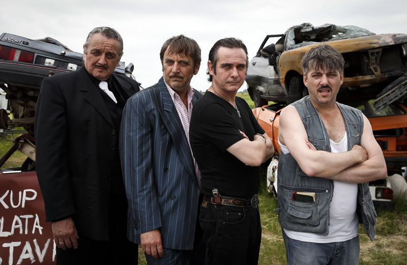 Пси лају, ветар носи