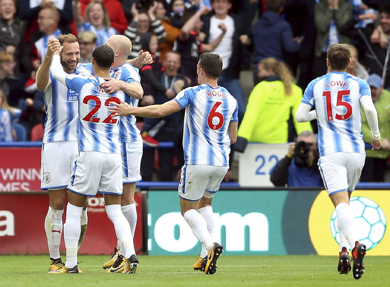 ПЛ: Хадерсфилд шокирао Јунајтед, Сити сигуран