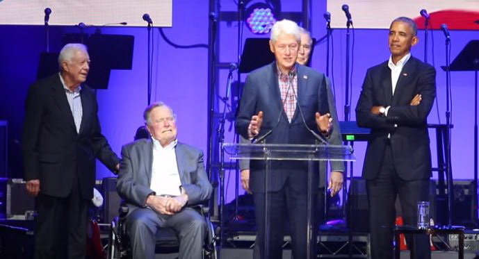 Бивши председници САД на концерту за жртве урагана (ВИДЕО)