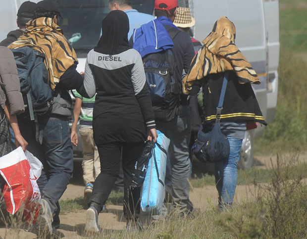 17 миграната у блиндираном комбију 