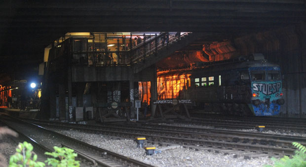 НЕСРЕЋА КОД АУТОКОМАНДЕ:  Воз ударио жену на станици Карађорђев парк