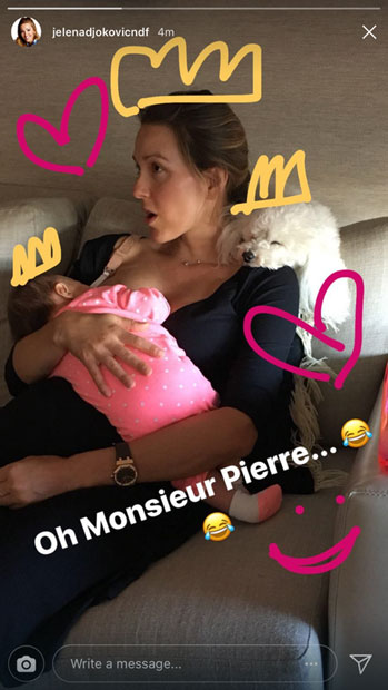 ФОТО: Јелена Ђоковић објавила фотографију на којој доји ћерку Тару
