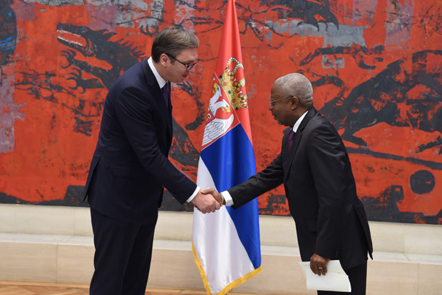 Вучић примио акредитиве амбасадора Хрватске, Данске и Анголе 
