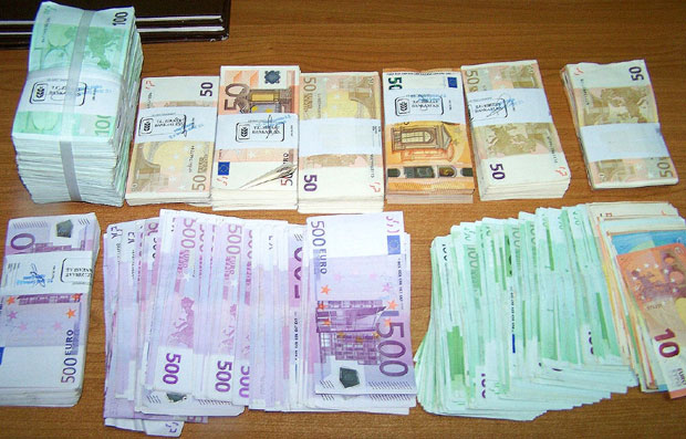 ФОТО: У гаћама и торбици 70-годишње Туркиње пронашли 260.000 евра