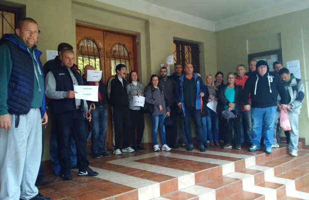 ШТРАЈК ГЛАЂУ САМОХРАНЕ МАЈКЕ: Понуђене отпремнине и посао код приватника