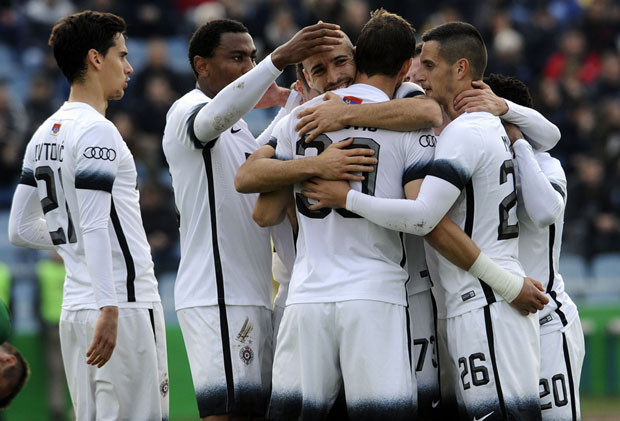 Партизан тек у финишу сломио отпор борбених Земунаца: Ожеговић ишчупао победу (ВИДЕО)