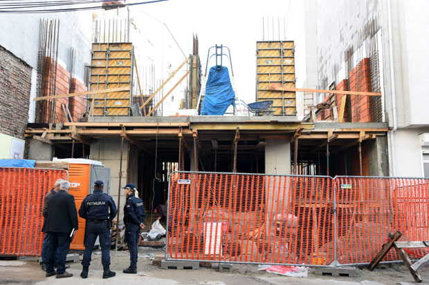 ТРАГЕДИЈА НА ЗВЕЗДАРИ: Раднику позлило на градилишту и преминуо (ВИДЕО)