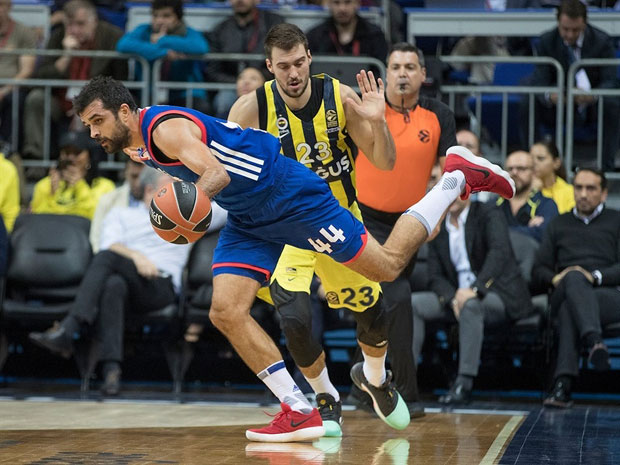 ШТА БИ ТЕК БИЛО ДА НИЈЕ ПОГОДИО? Гудурић славио тројку, па осетио Жељков “фен” (ВИДЕО)