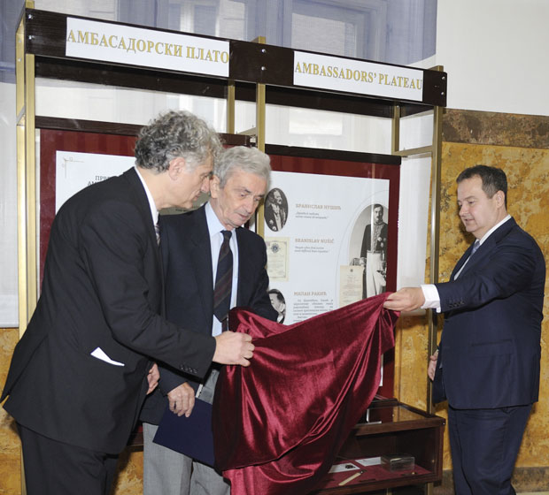 СВА ЛИЦА КОНЗУЛА НУШИЋА: Отворена изложба у Музеју српске дипломатије (ВИДЕО)