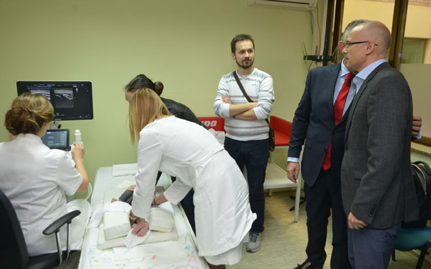 Нови Сад: Апарати и возила за дом здравља