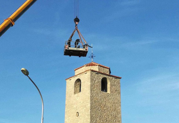 Враћен крст на Сат-кулу