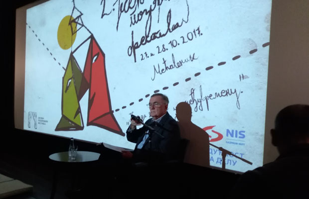 ВЕЛИКА КРИЗА МАЛИХ ЖИВОТА: Душан Ковачевић у Мећавнику отворио позоришни фестивал