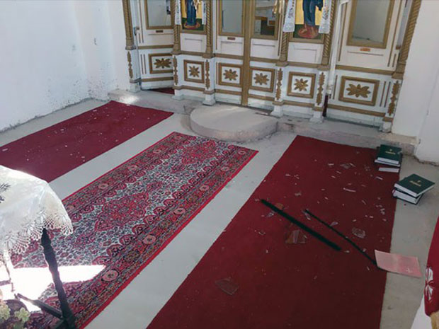  НУЖДА У ЦРКВИ: Оскрнављен храм код Никшића (ФОТО)