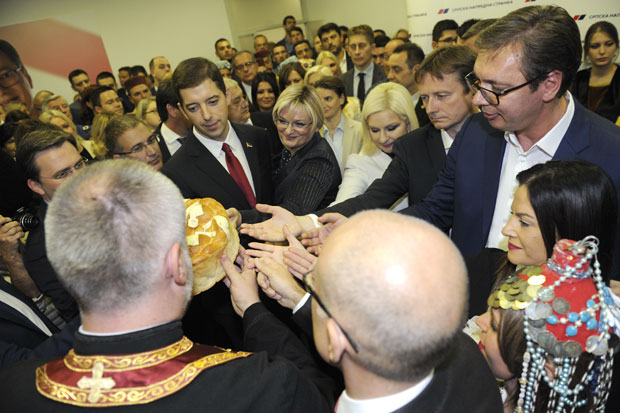 Цела Влада на слави СНС