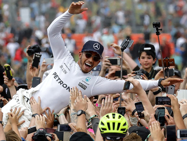 ПОРОДИЦА ЧЕКА ТИТУЛУ: Меч-лопта Хамилтона на ВН Мексика