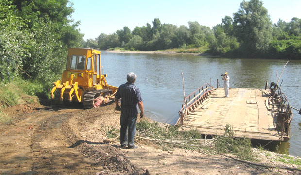 Скела на Великој Морави не ради због несреће, како до њива?