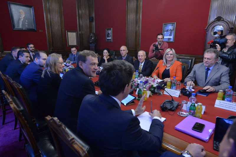 Запело око Азотаре 