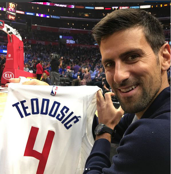 НОВАК НА УТАКМИЦИ КЛИПЕРСА: Дрес од Теодосића и упознавање са Каријем