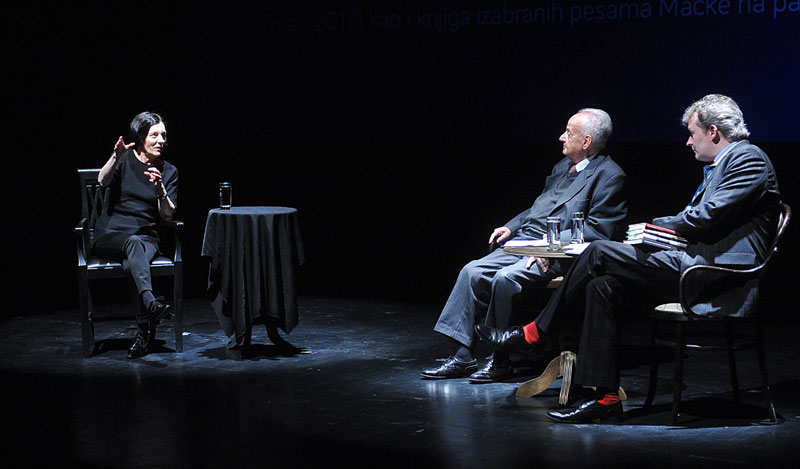 Коме кћерка СС војника поставља огледало?!