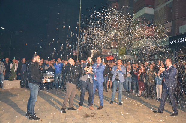 Српска листа прославља победу на КиМ