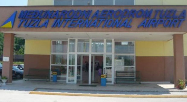 Одбијено преименовање тузланског аеродрома у Алија Изетбеговић