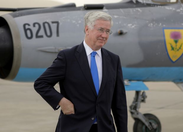 Британски министар одбране поднео оставку због секс скандала
