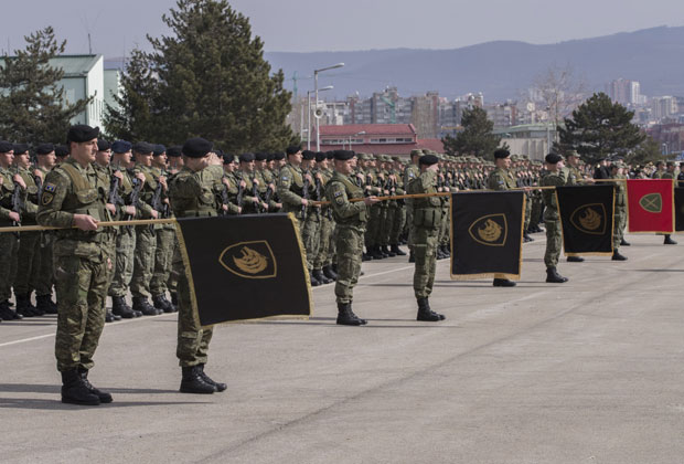 НАТО ПРЕТИ ПРИШТИНИ: Не инсистирајте на војсци, угрозићете односе са Алијансом; Тачи: Нико нас неће блокирати
