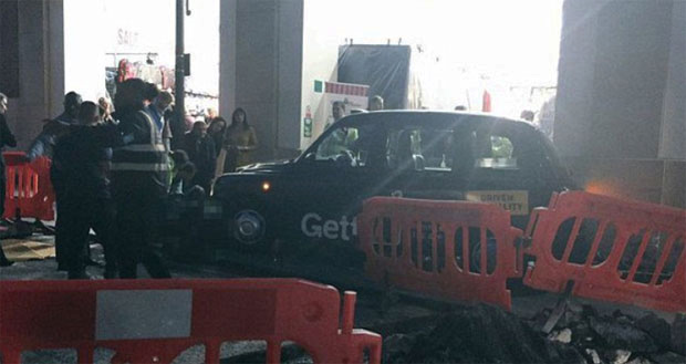 Лондон: Такси налетео пешаке, није тероризам