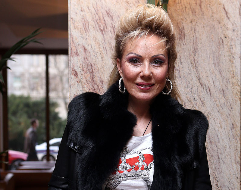 Цела естрада за дочек у Будви