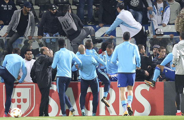 У СТИЛУ КАНТОНЕ: Евра шутнуо навијача!