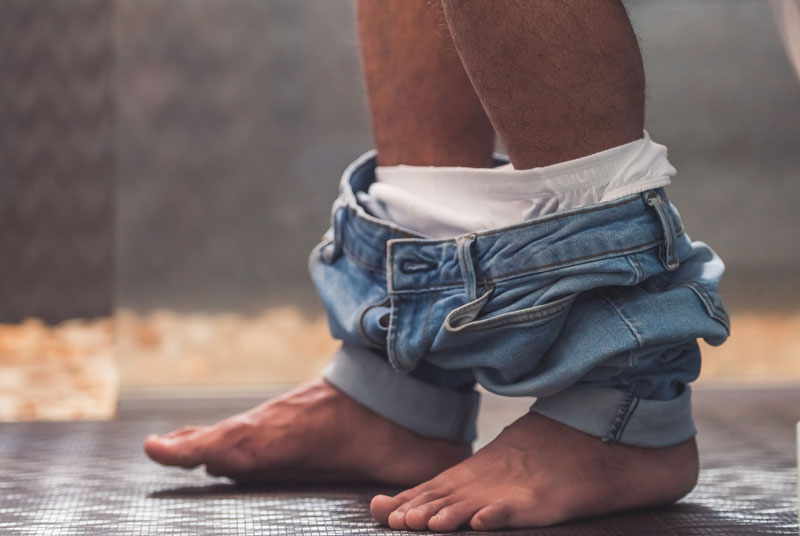 Пљачкала их док су им панталоне биле спуштене, пензионери ломили руке и носеве покушавајући да је ухвате