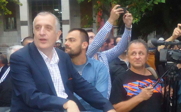 ОТИШЛИ БЕЗ ПЛЕНА: Лопови провалили у кућу Предрага Булатовића