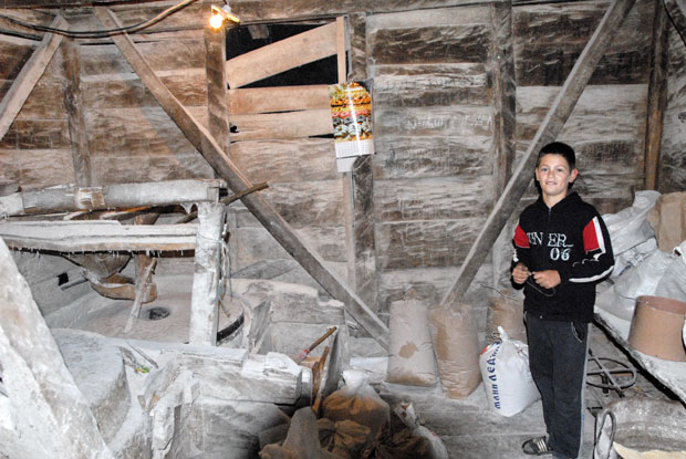 Раном зором ђак, по подне воденичар