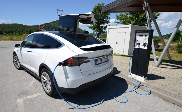 Путеви ће возити аутомобиле на струју