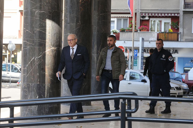 Суђење за рањавање Милана Бека: Моја деца и ја живимо у рову (ВИДЕО)