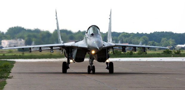 На Батајници почело сређивање руских мигова