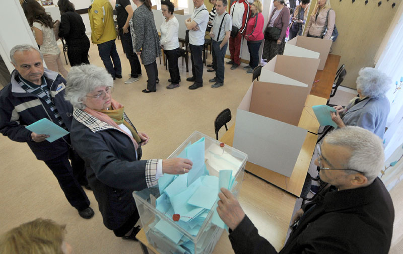 Локална гласања као тест