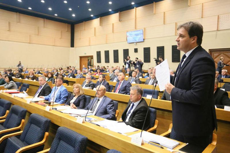 Скупштина РС: Стављају тачку на референдум 