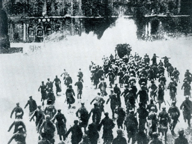 Фабрике радницима земља сељацима!