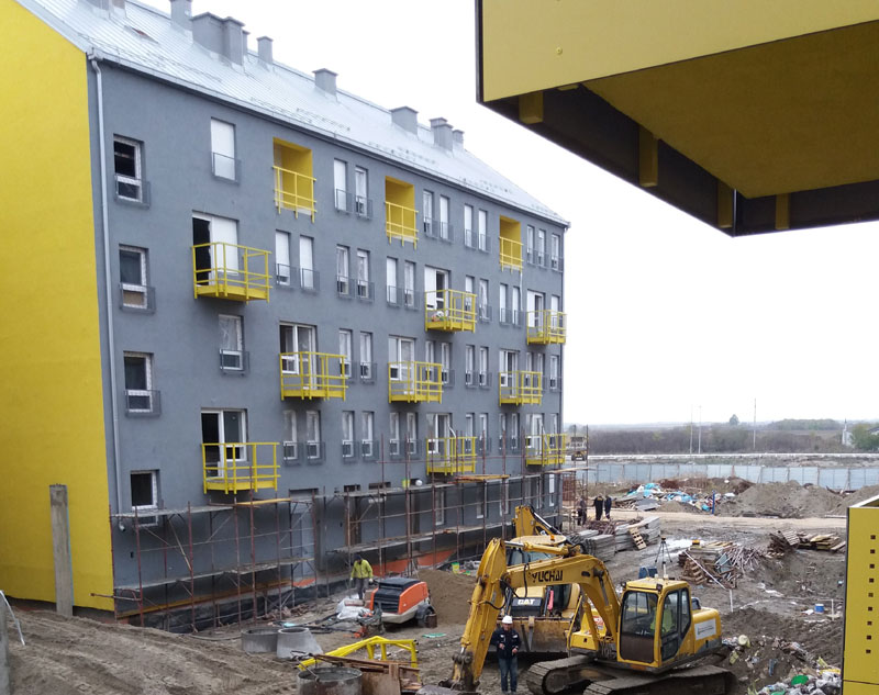 РЕШАВАЈУ СЕ СТАМБЕНИ ПРОБЛЕМИ ПРОГНАНИКА: Кључ за 400 избеглих породица