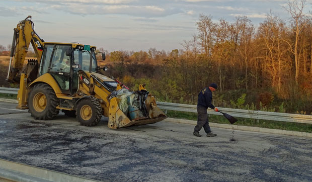 ПЛАНУМ КРПИ РУПЕ: Извођач се вратио на спорну деоницу Уб - Лајковац