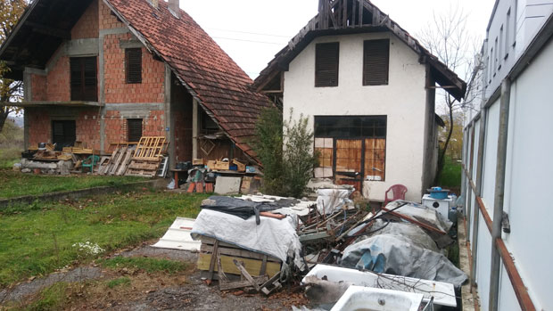 Богатог бескућника испратили рођаци