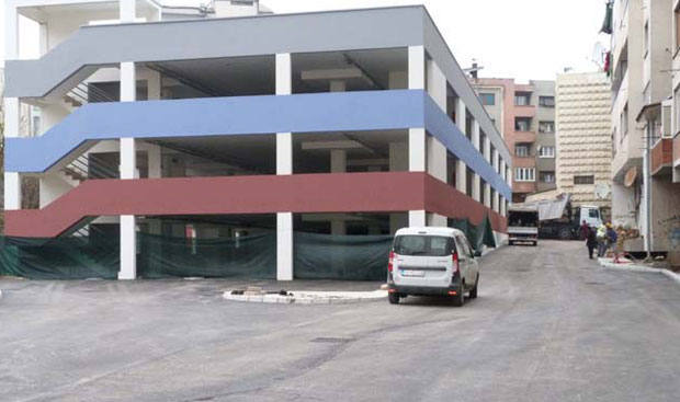 Комуналац нокаутиран у гаражи 