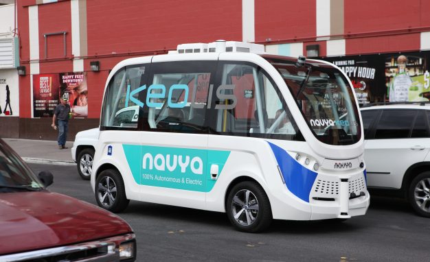 Шатл комби без возача имао судар првог дана вожње