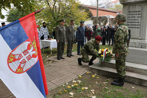 СЕЋАЊЕ НА СЛАВНЕ ПРЕТКЕ: Одржан помен ослободиоцима Новог Сада у Првом светском рату (Фото)