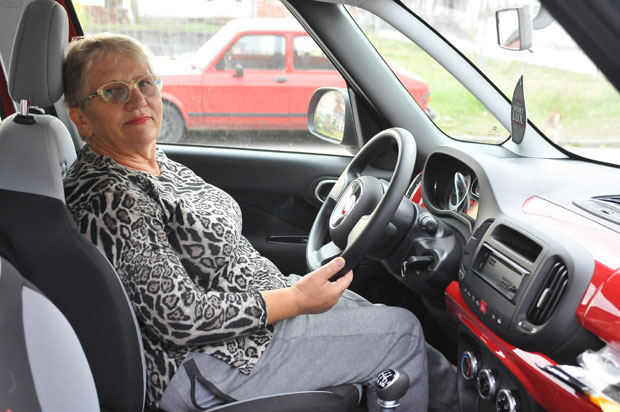 Добитница фијата 500 Л у 68. години положила возачки испит