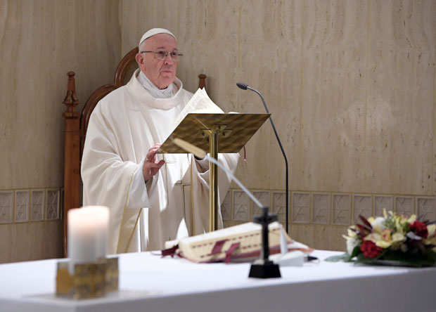 Папа: Свет да осуди и само поседовање нуклеарног оружја