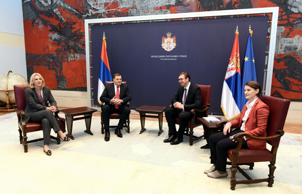 ОДРЖАНА ЗАЈЕДНИЧКА СЕДНИЦА ВЛАДА СРБИЈЕ И РС: Потписана четири споразума, премијерке задовољне сарадњом две земље