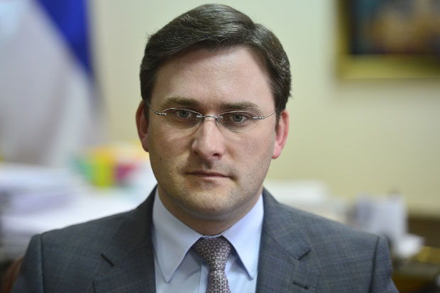 Шпијунка: Немања уз сто Селаковића